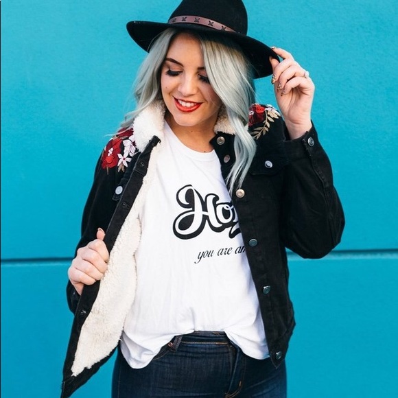 Jackets & Blazers - Floral Embroidered Faux Fur Collar Denim Jacket Jackets & Blazers - Floral Embroidered Faux Fur Collar Denim Jacket